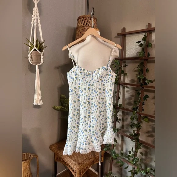 ▪️More To Come Olivia Mini Dress in Blue Floral slip summer Revolve - Picture 4 of 10